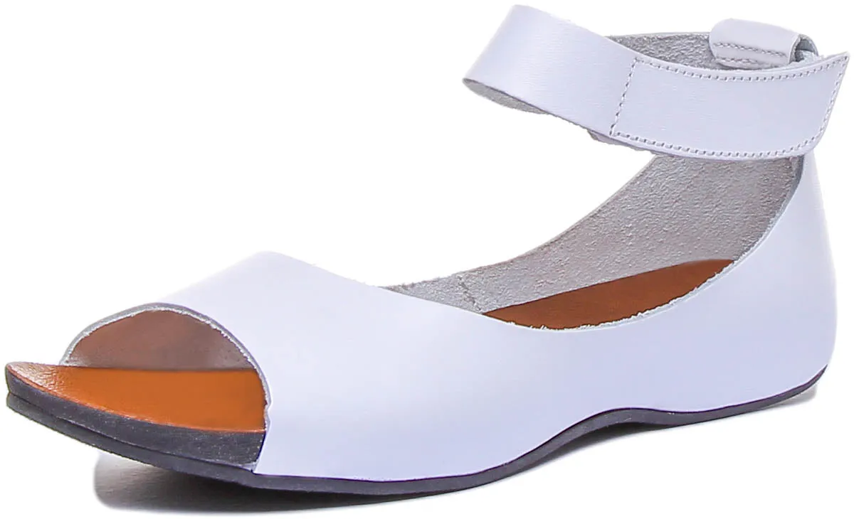 7020 Ankle Strap Peep Toe Sandal In White
